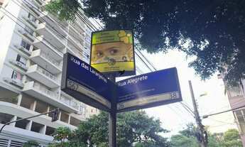Imagem 2: Rua Laranjeiras esquina com Alegrete ! Amplo 2 quartos com banheiro reformado!