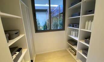 Imagem 7: Apartamento composto de: hall privativo, sala de estar e jantar integradas