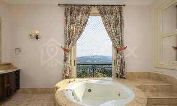 Imagem 3: Maravilhosa casa, em Alphaville, com 900m² a.u, semi-mobiliada, com vista panorâmica, e pr