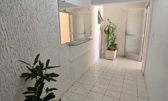 Imagem 2: Vendo apartamento no primeiro andar, a quatro quadras do mar da Praia do Morro