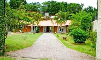 Imagem 2: Casa Mobiliada de 04 Dormitórios, Suíte, Piscina & Garagem na Vargem Grande