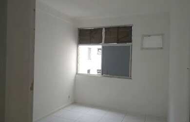 Imagem 3: 3/4 rua Miguel Birnier-3° andar escada, área serviço, 1 vaga- lado do Shopping Barra e pra