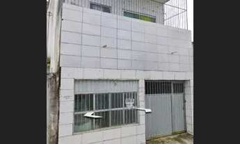 Imagem: Terreno com três casas