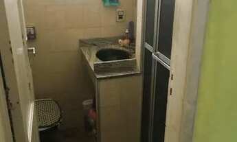 Imagem 2: Apartamento de 2 quartos com dependências revertida banheiro social área de serviço, armár