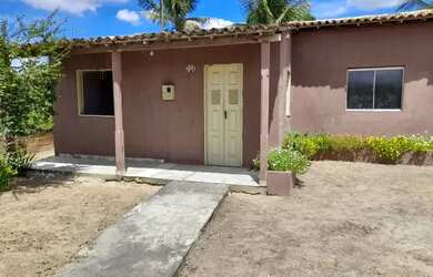 Imagem 2: Vendo casa com 4 quartos, 2 salas, quintal e uma área na frente da varanda