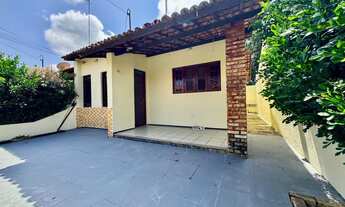 Imagem 2: Casa Plana em Condomínio com excelente localização, fica na própria Av. Odilon Guimarães