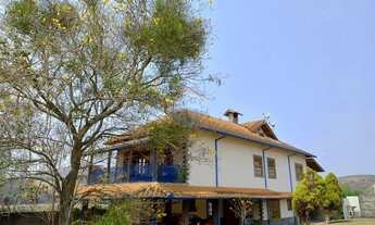 Imagem 3: Residência de Alto Padrão em Lambari - 6 Dormitórios, 2 suítes e área gourmet