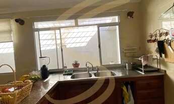 Imagem 5: Oportunidade no Jardim América Casa com 4 Quartos e Grande Terreno