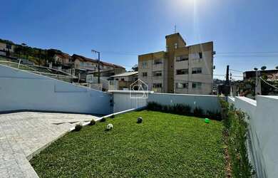 Imagem 3: Excelente casa com 04 dormitórios e piscina à venda, no Bairro Ipiranga em São José SC