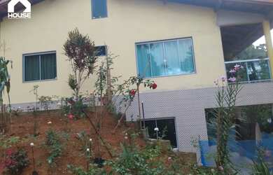 Imagem 4: Quem disse que para ter um imóvel rural você precisa se isolar completamente? Chácara à ve