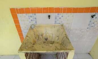 Imagem 3: Casa com 1/4 e 1 suíte. Garagem e Área de serviço ampla