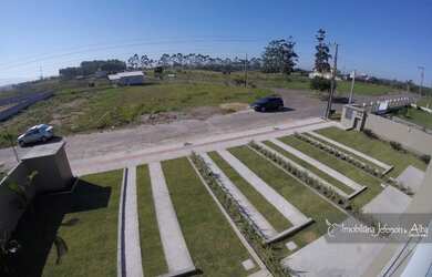 Imagem 5: Sobrado mobiliado para venda possui 78 metros quadrados com 2 quartos em Arroio - Imbituba