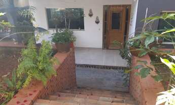 Imagem 2: BELO HORIZONTE - Casa Padrão - Céu Azul