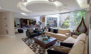 Imagem: Casa mobiliada com amplo terreno disponível