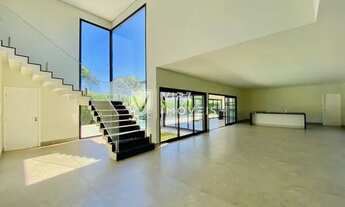 Imagem 2: Casa de condomínio para venda possui 450 metros quadrados com 4 quartos