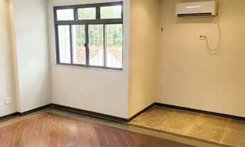 Imagem 7: Prédio Próximo à Basílica