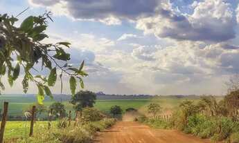 Imagem: Terreno em zona tranquila na divisa