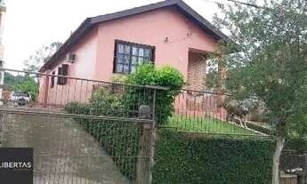 Imagem 2: Casa em Porto Alegre, no bairro Espírito Santo, com 2 dormitório(s), e 2 banheir