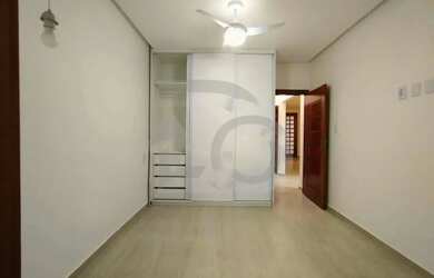 Imagem 4: Casa Espaçosa com 3 Vagas de Garagem e Kitnet nos Fundos na Atalaia