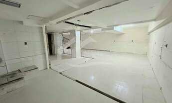 Imagem 4: Excelente loja comercial, sala ampla com subsolo no coração do Leblon