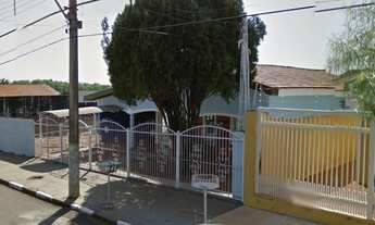 Imagem: Casa com varanda e piscina, área total