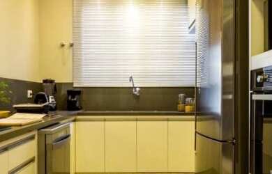 Imagem 2: Venda apartamento dois quartos com varanda em otima localização no centro