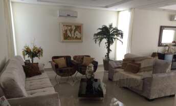 Imagem 4: Casa de condomínio para venda tem 385 metros quadrados com 4 quartos