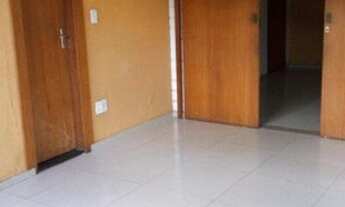 Imagem 2: Sala no Centro Comercial do Bairro Retiro