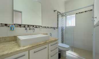 Imagem 2: Casa de condomínio para venda tem 376 metros quadrados com 7 quartos em Marambaia - Vinhed