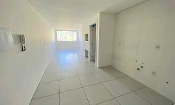 Imagem 2: Vista incrivel para o Mar e Serra! De frente para praça e em