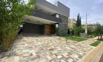 Imagem 2: Casa de condomínio para venda possui 260 metros quadrados com 3 quartos