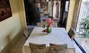 Imagem: Casa com 5 quartos, sendo 1 suíte. lt