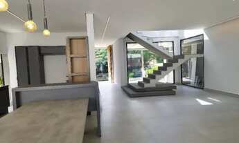 Imagem 7: Casa Nova em Alphaville, para venda possui 330 metros quadrados com 4 quartos