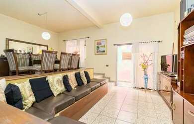 Imagem 3: Residência com 370m², 4 quartos, piscina e amplo espaço externo