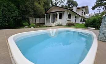 Imagem: Casa ampla com piscina, possuindo 4 dormitórios