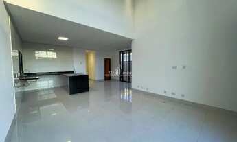 Imagem 4: Casa térrea com 3 suítes plenas sendo 1 com closet, localizada no condomínio Jardins Porto