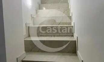 Imagem 4: Sobrado em rua de vila com portão automático