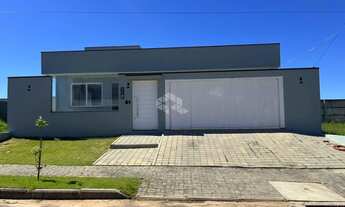 Imagem: Casa com 2 quartos e suíte com closet à