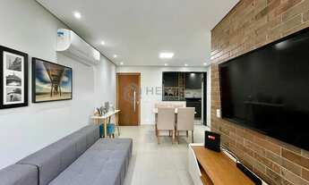 Imagem 3: Apartamento reformado com varanda e lazer a uma quadra da Praia das Pitangueiras, Guaruja