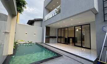 Imagem: Sobrado 4 suítes, frente à praça