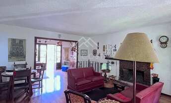 Imagem 6: Casa em condomínio com amplo terreno e piscina