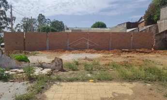 Imagem 4: Terreno murado na Vila Dutra