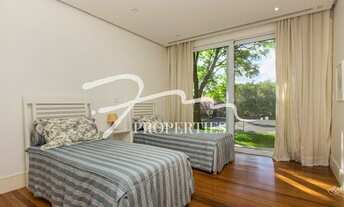 Imagem 6: Casa de condomínio para venda possui 1308 metros quadrados com 8 quartos