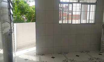 Imagem: Casa de 2 cômodos com sacada, água e luz