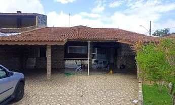 Imagem: Casa na praia com 3 quartos, quintal amplo