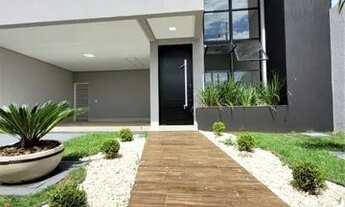 Imagem: Casa sozinha no lote com 169m² de construção