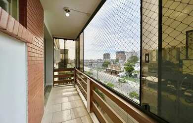 Imagem 3: Vista completamente liberada! Sol da manhã e localizado na principal avenida da Cidade!