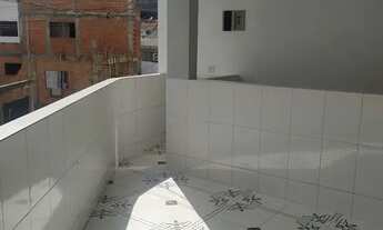 Imagem 5: Casa de 2 cômodos com sacada, água e luz incluso