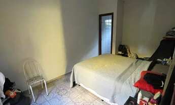 Imagem 3: C515 - Casa com três dormitórios sendo um suíte. Garagem para três carros ou mais...