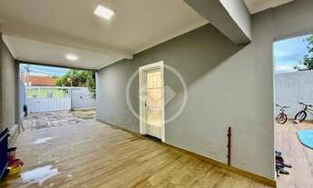 Imagem 2: Vende-se sobrado REFORMADO em rua pública no Bairro Jardim Imperial. 4 quartos, piscina. R